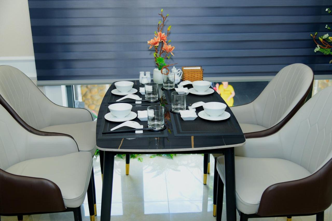Hera Luxury Hotel Ho Chi Minh City Exterior photo