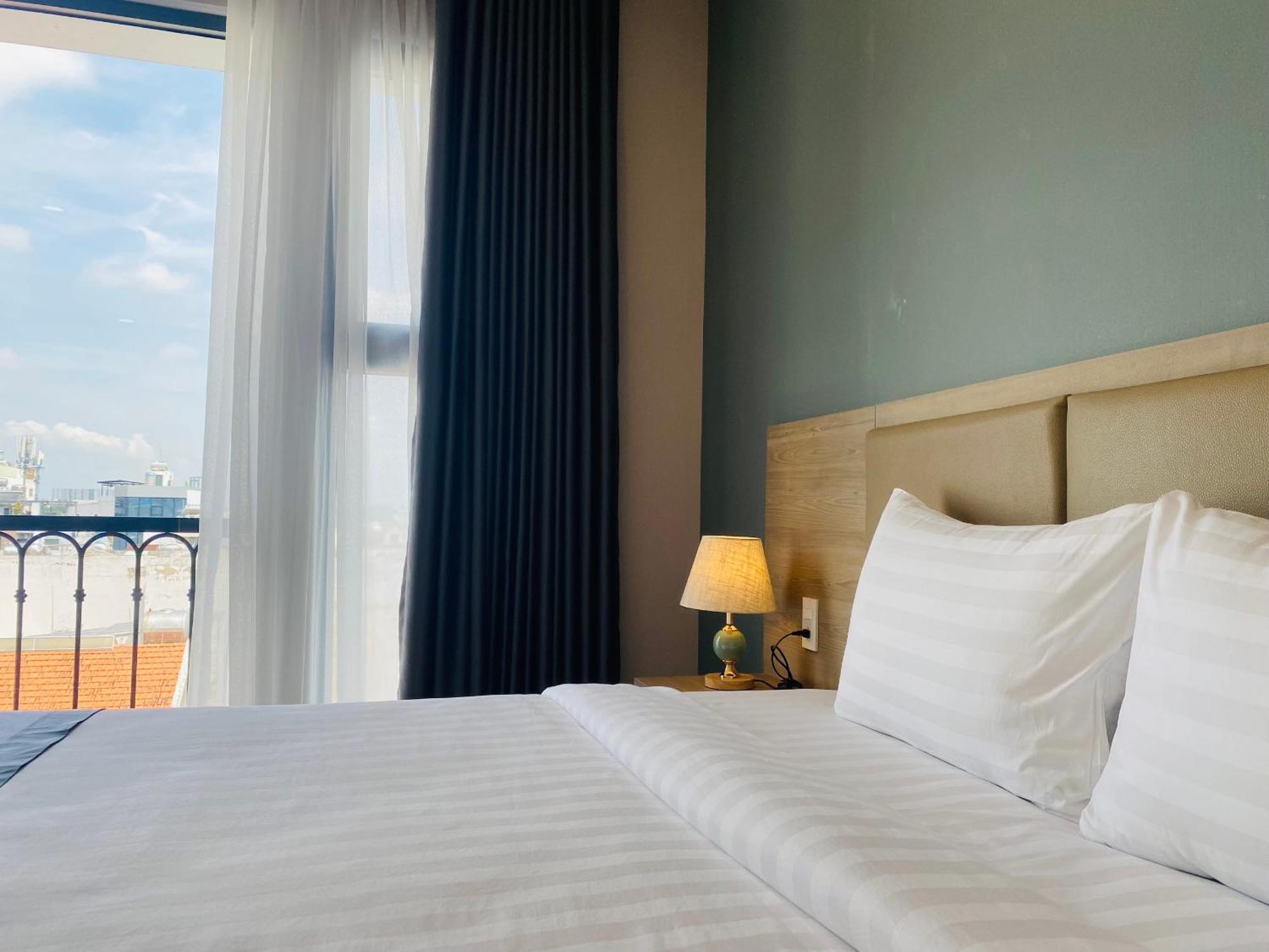 Hera Luxury Hotel Ho Chi Minh City Exterior photo