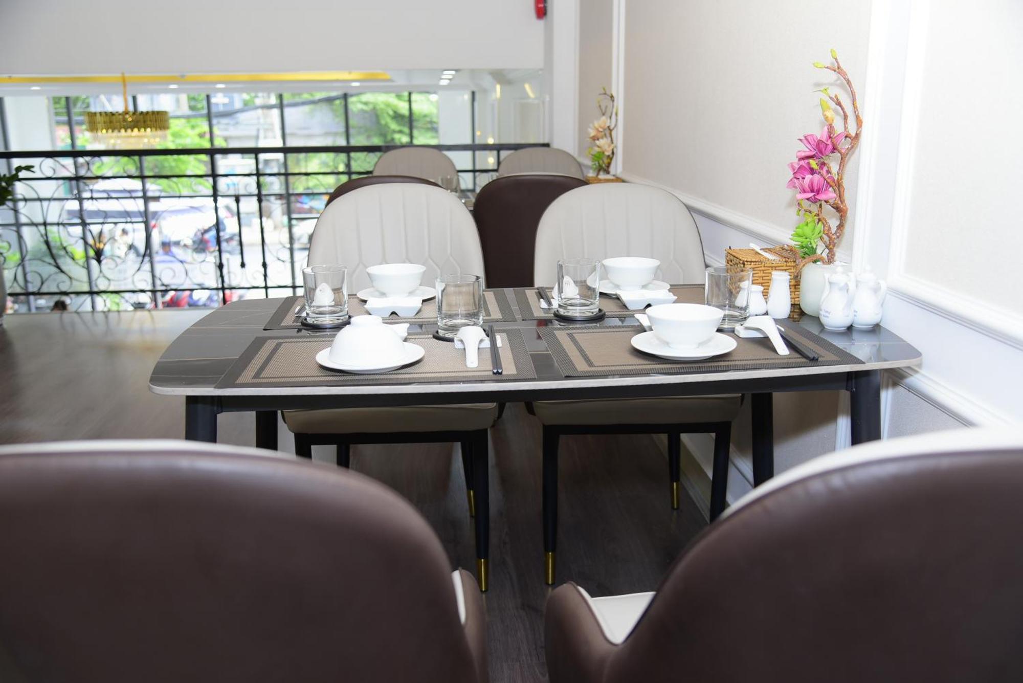 Hera Luxury Hotel Ho Chi Minh City Exterior photo