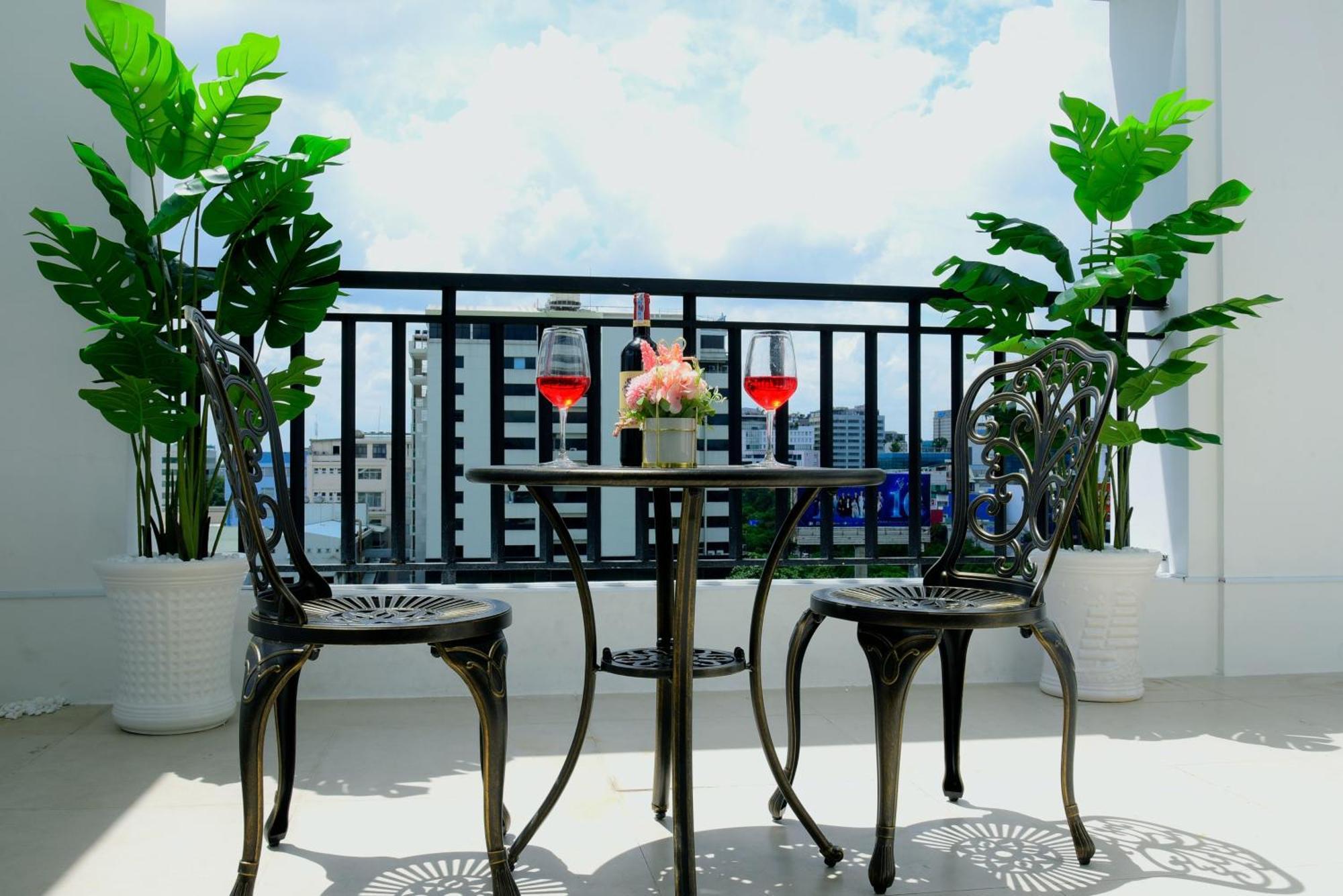 Hera Luxury Hotel Ho Chi Minh City Room photo