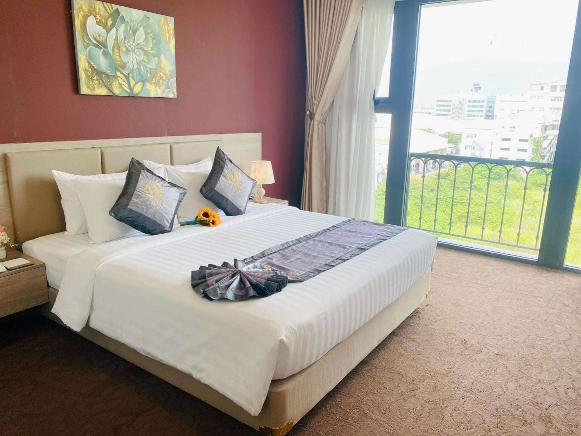 Hera Luxury Hotel Ho Chi Minh City Exterior photo